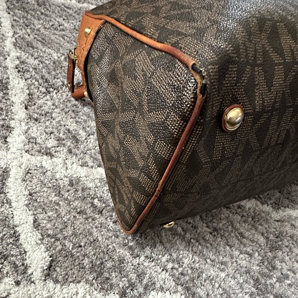 Authentic Michael Kors Handbag with Signature Leather - Picture 4 of 13